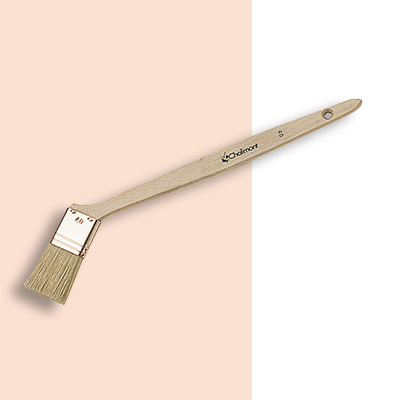 Brosse plate coudée sur chant.